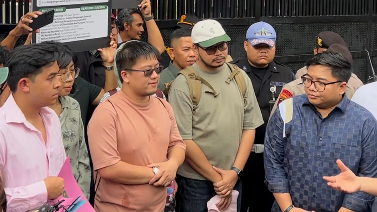 Disambangi Jerome Polin Dkk, Anggota DPR Kawendra Lukistian: Suara Rakyat Tidak Akan Hilang! Disambangi Jerome Polin Dkk, Anggota DPR Kawendra Lukistian: Suara Rakyat Tidak Akan Hilang!