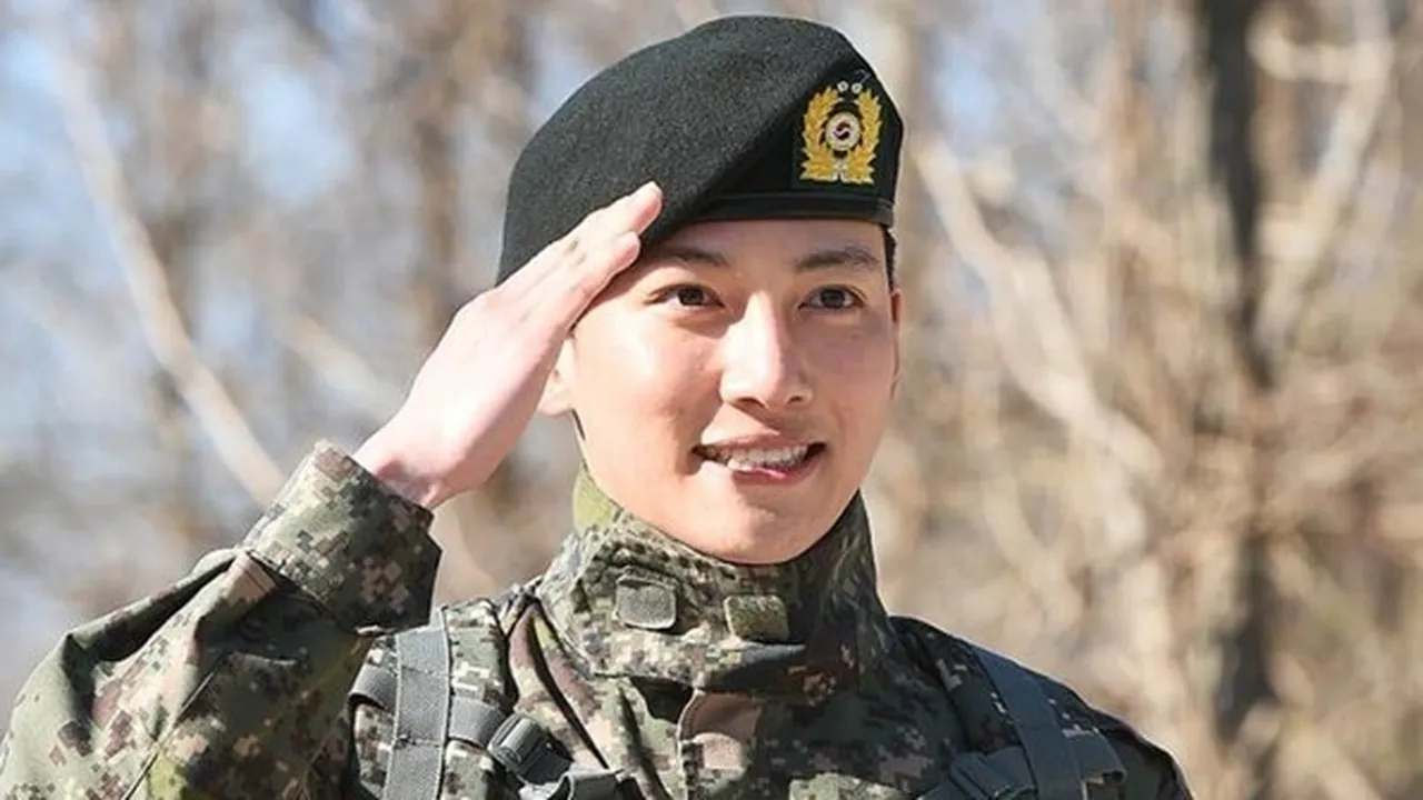 Disambut Fans, Gantengnya Ji Chang Wook Selesai Wajib Militer Hari Ini