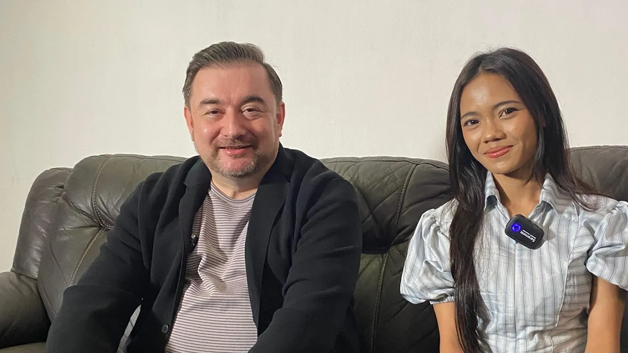 Disebut Mirip Kate Moss, Maya Moss Debut Lewat 'Mengapa Ku Rasa Begini'