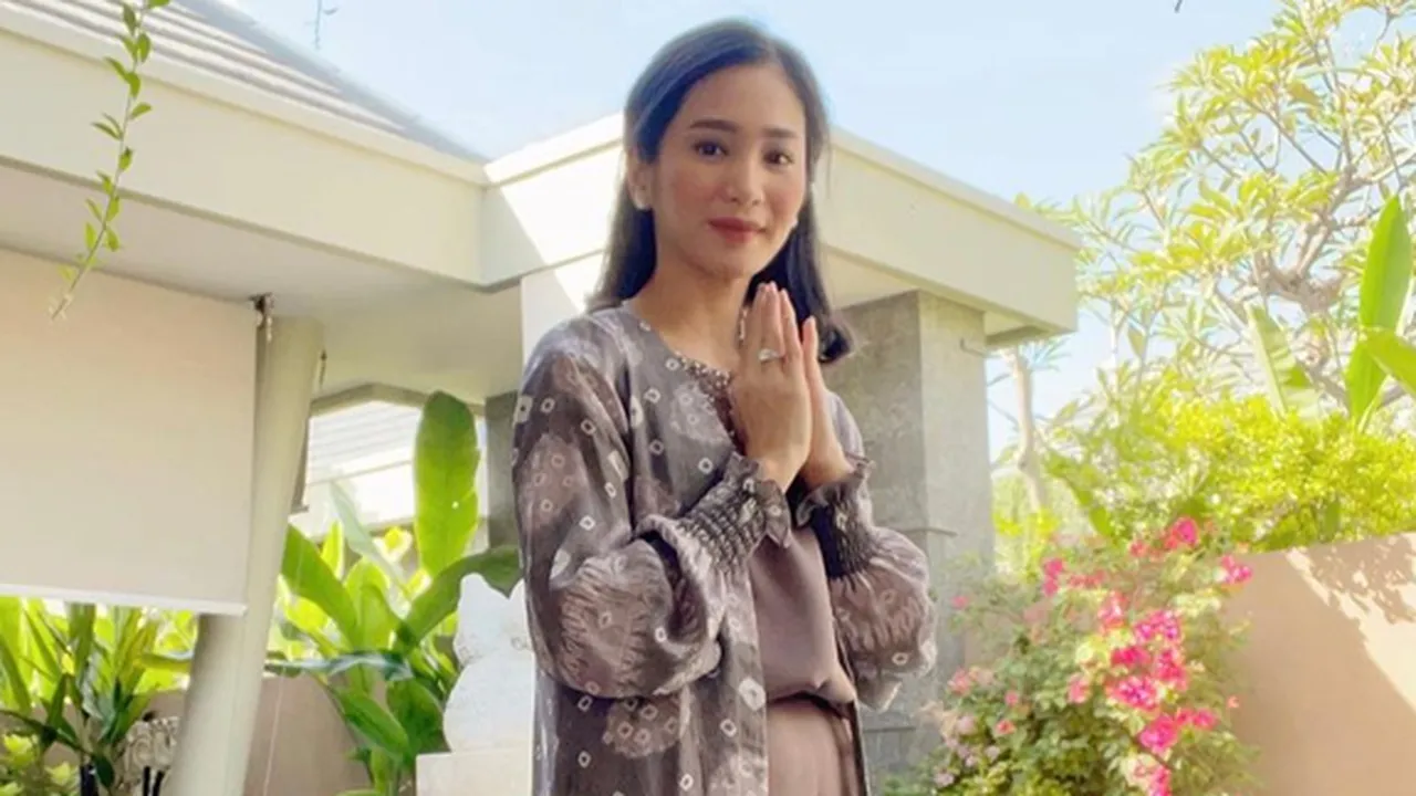 Disebut Murtad Karena Harta, Bunga Zainal: Semua Agama Bisa Masuk Surga