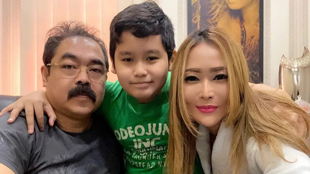 Ditanya Apakah Ingin Nambah Anak Lagi, Begini Jawaban Kocak Adam Suseno