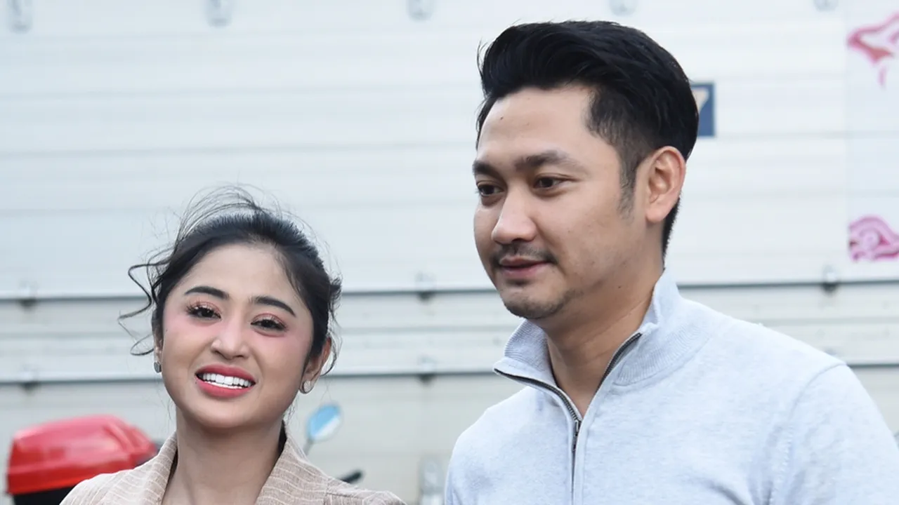 Ditanya Soal Momongan, Dewi Perssik Tak Khawatir Masalah Umur