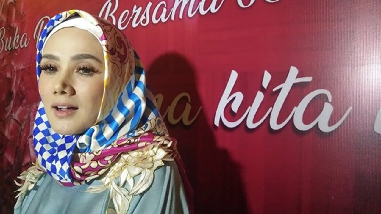 Ditanya Soal Pencekalan Ahmad Dhani, Mulan Jameela: Eh Monyong Monyong!