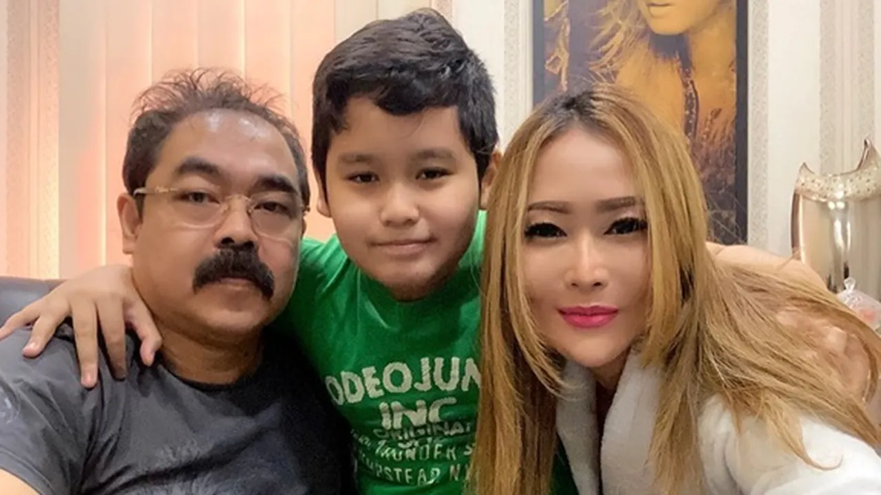 Ditanya Tambah Anak, Adam Suami Inul: Tergantung yang Tampung, Aku Sih Oke-Oke Aja Ditanya Tambah Anak, Adam Suami Inul: Tergantung yang Tampung, Aku Sih Oke-Oke Aja