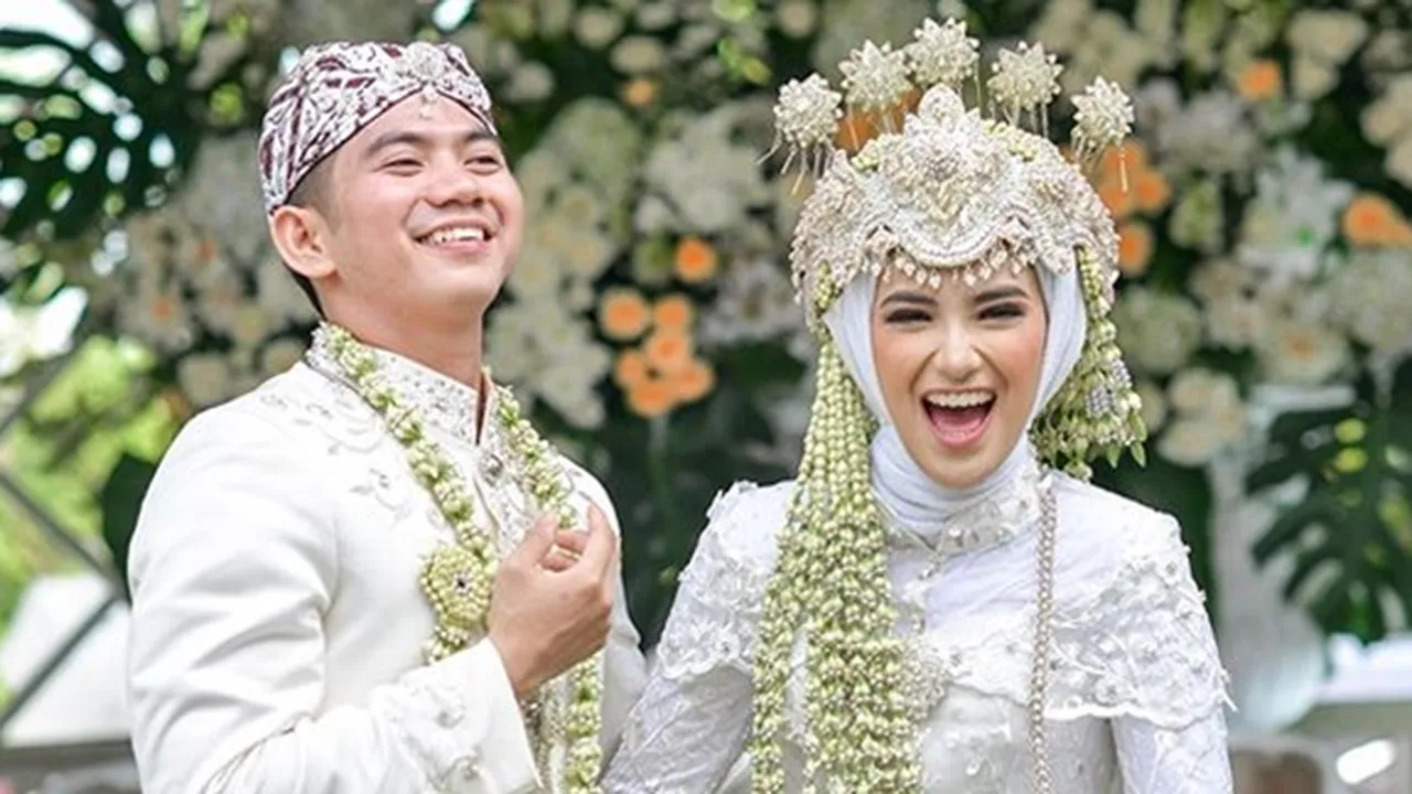 Diterpa Isu Cerai, Paranormal Ini Bongkar Penyebab Pertikaian Rizki DA dan Nadya Mustika