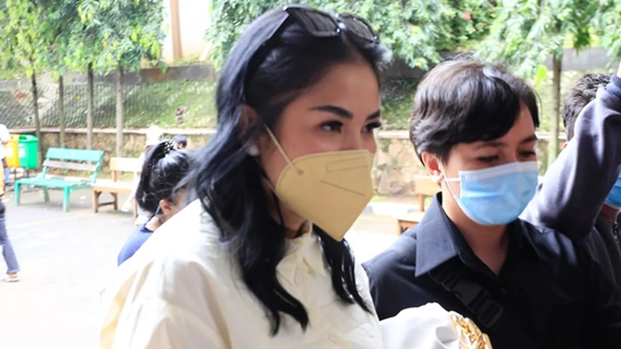 Dituding Sekap Hingga Aniaya Sopir Pribadi, Nindy Angkat Bicara