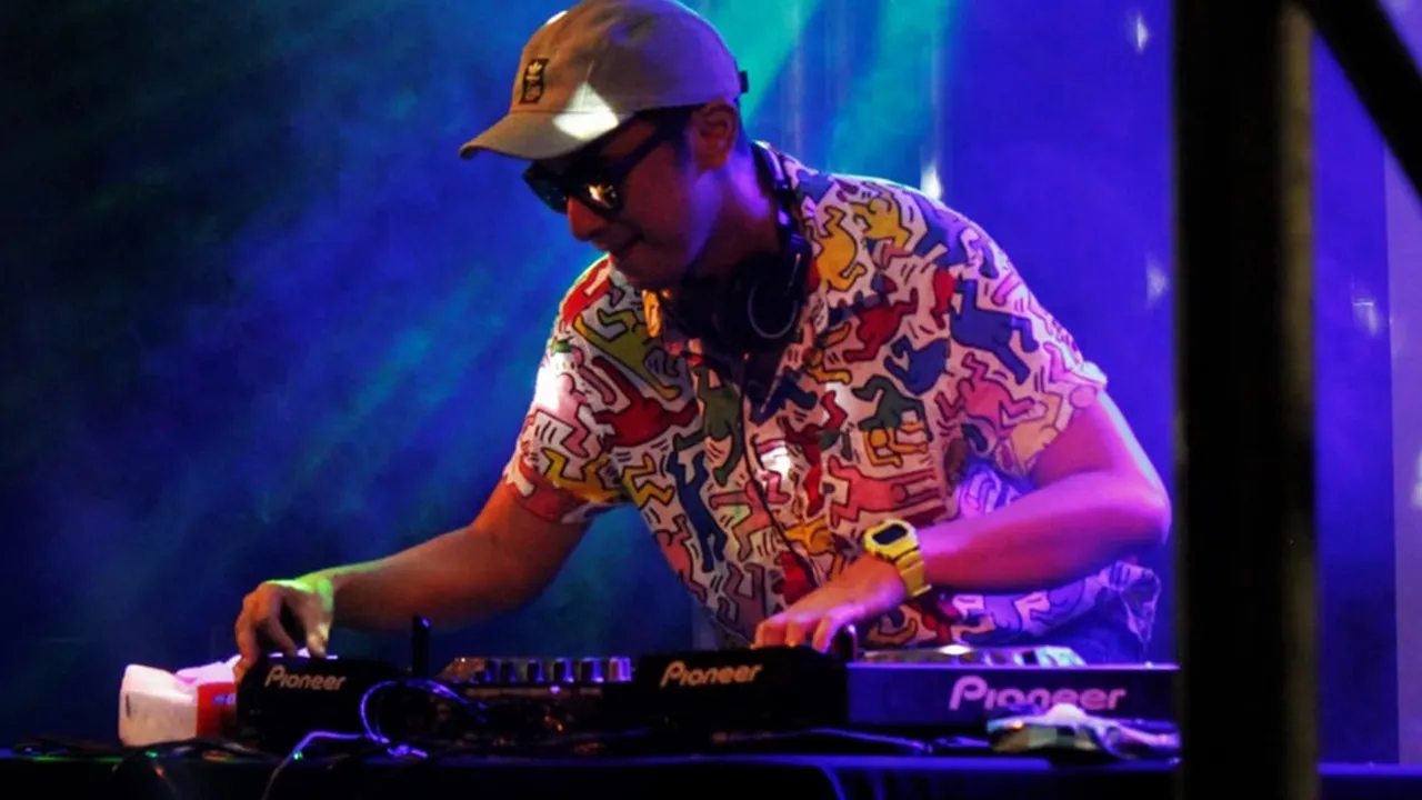 DJ Winky Sukses Suguhkan Musik Lawas di Event Back to 80's