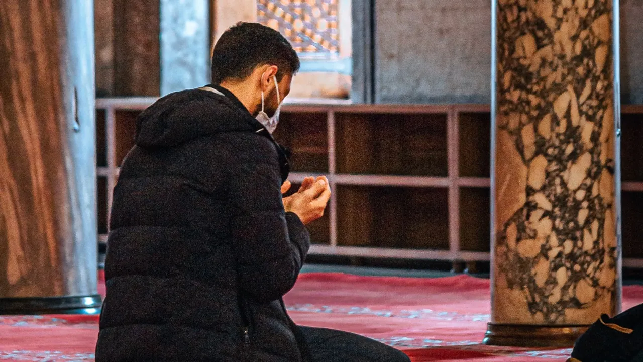 Doa Lailatul Qadar Lengkap Beserta Bacaan dan Artinya