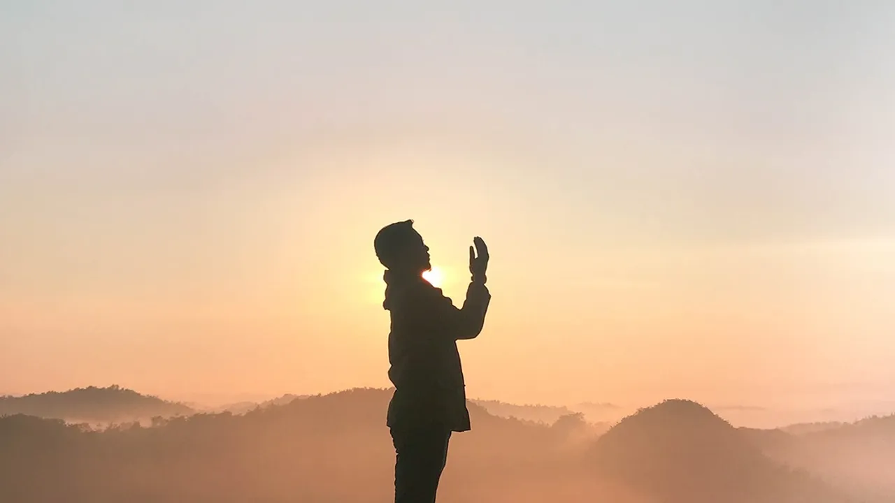 Doa Niat Sholat Dhuha Lengkap, Ketahui Pula Keutamaannya!