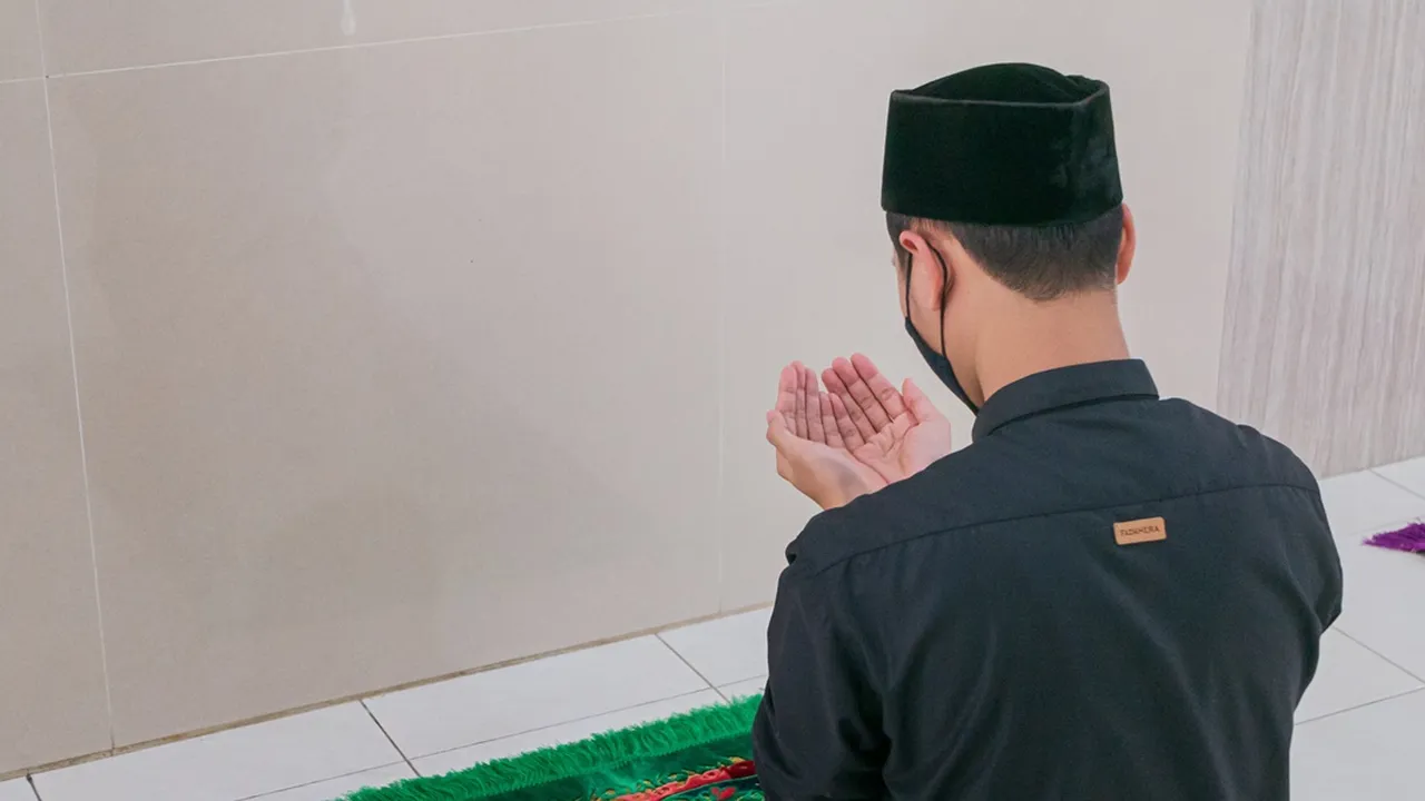Doa Sholat Taubat Nasuha Lengkap Beserta Niat dan Keutamaannya