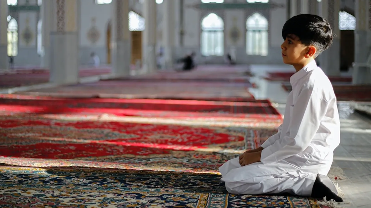 Doa untuk Ayah yang Sudah Meninggal Beserta dengan Artinya, Amalan Jariyah Tidak Terputus
