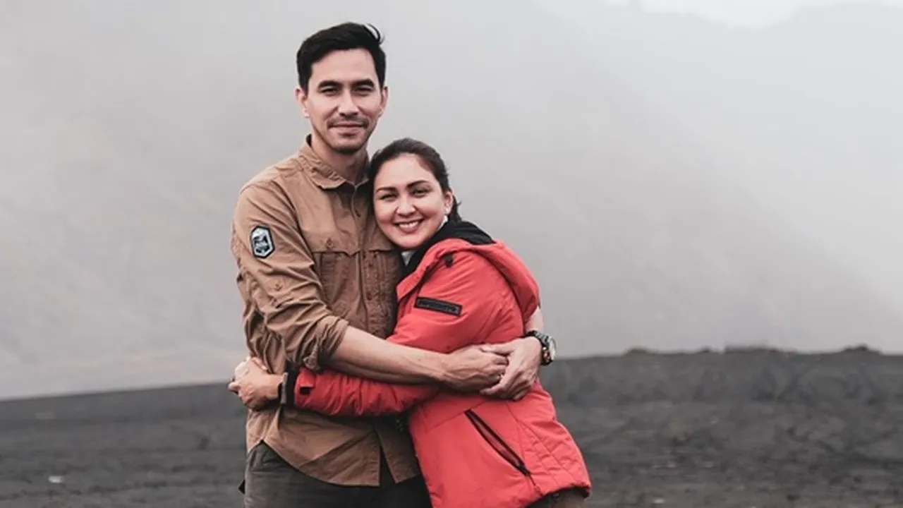 Donna Agnesia Sembuh dari Covid-19, Darius Sinathrya Berikan Surprise di Rumah