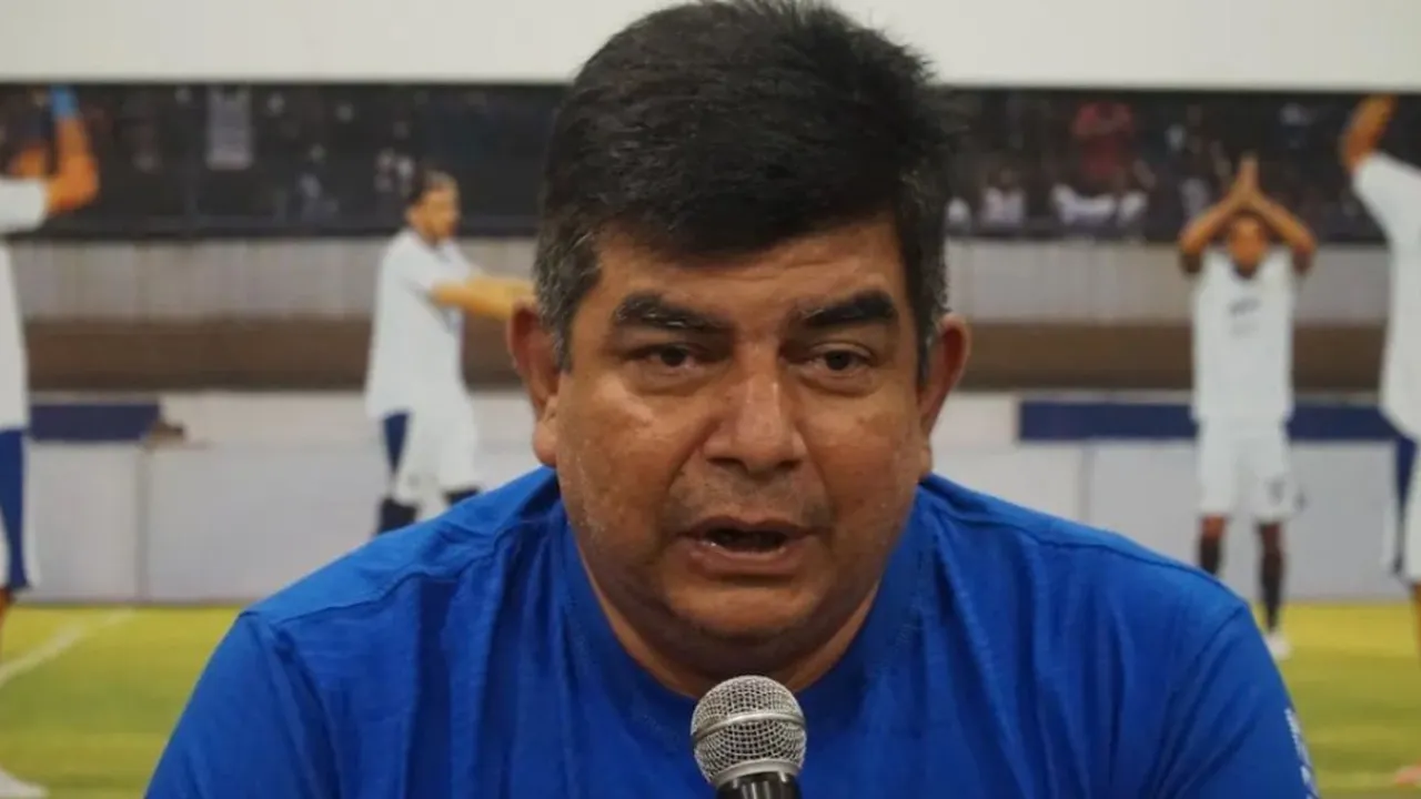 Dr. Rafi Ghani, Dokter Tim Persib yang Meninggal, Dikenal Sebagai Sosok yang Hangat dan Berdedikasi Dr. Rafi Ghani, Dokter Tim Persib yang Meninggal, Dikenal Sebagai Sosok yang Hangat dan Berdedikasi