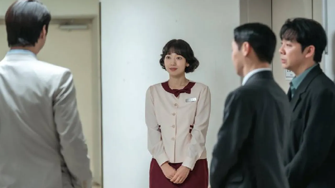 Drama UNDERCOVER MISS HONG dan Park Shin Hye Pimpin Popularitas di Minggu Ini