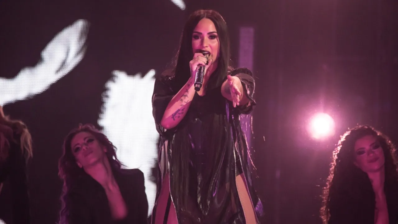 Dua Bulan Setelah Overdosis, Demi Lovato Terlihat Lebih Sehat