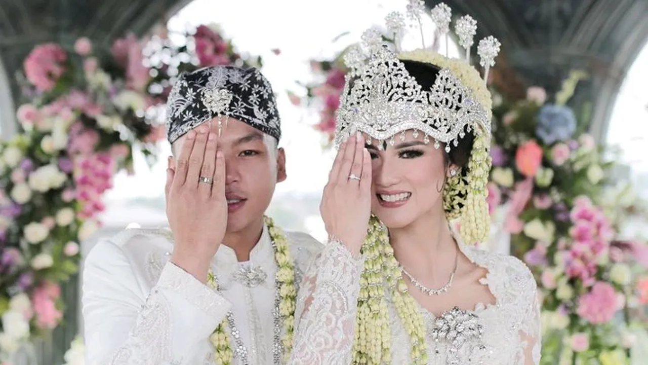 Dulu Lamaran Romantis Jadi Sorotan, Mantan Pacar Chef Juna Kini Resmi Menikah Dulu Lamaran Romantis Jadi Sorotan, Mantan Pacar Chef Juna Kini Resmi Menikah