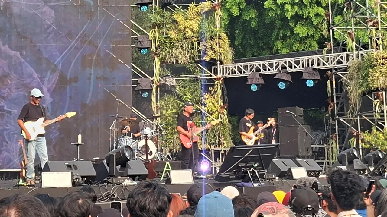 Efek Rumah Kaca Buka Synchronize Fest 2026
