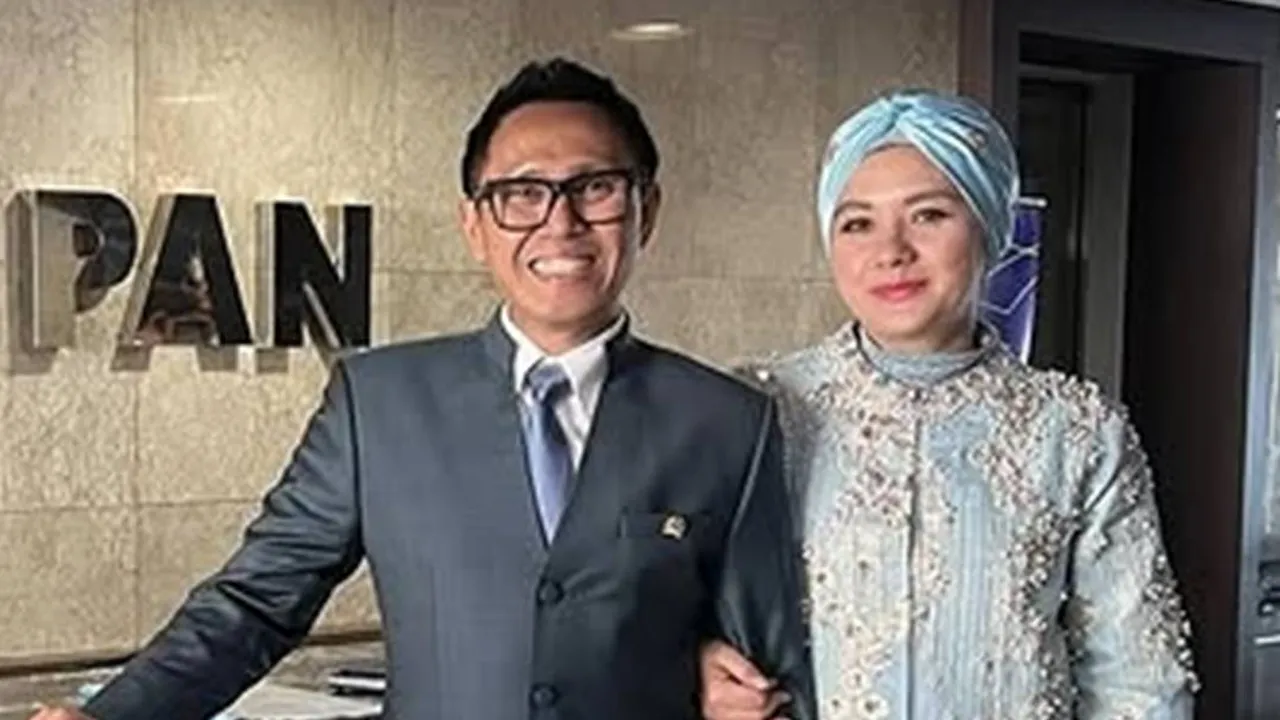Eko Patrio Rela Jadi 'Sopir' Hingga Temani Viona Rosalina Belanja ke Pasar Eko Patrio Rela Jadi 'Sopir' Hingga Temani Viona Rosalina Belanja ke Pasar