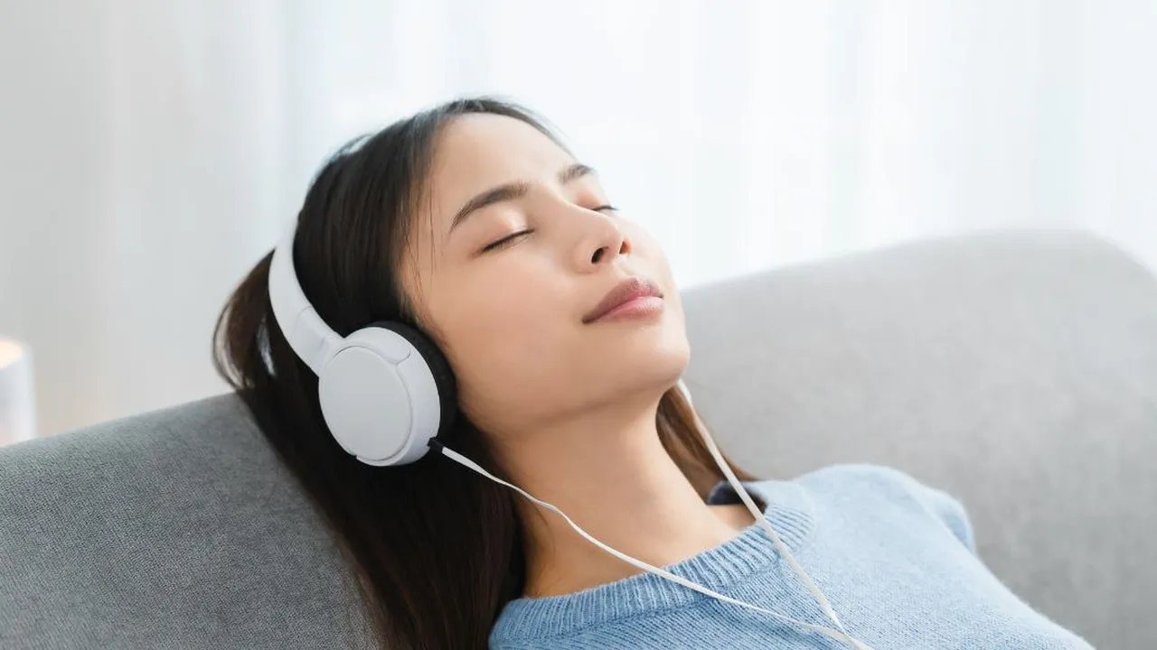 Ekspresikan Cintamu dengan Lagu-Lagu Romantis Ini, Dijamin Pacar Makin Jatuh Cinta!