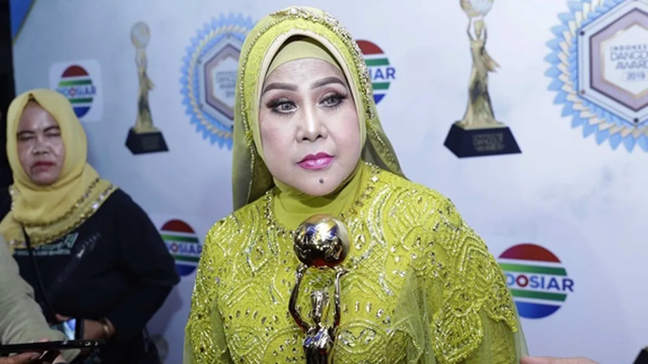 Elvy Sukaesih Positif Covid-19, Sempat Jalani 19 Hari Perawatan di Rumah Sakit