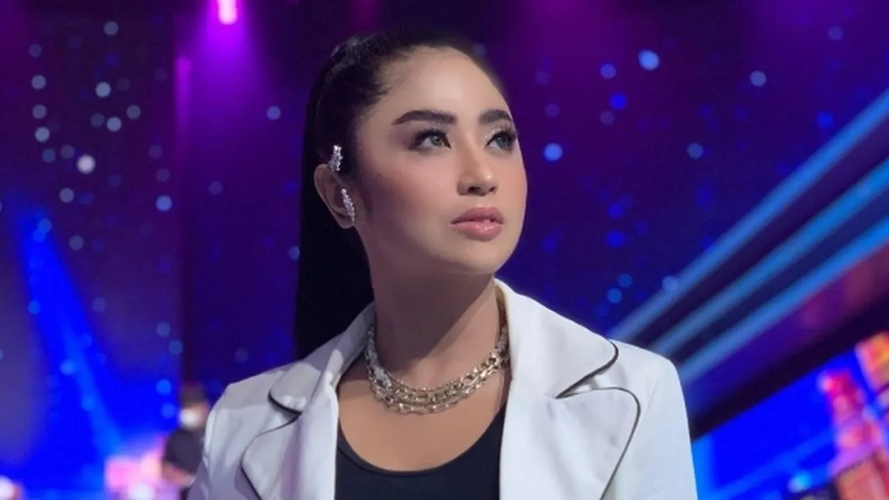 Emosi Berat! Dewi Perssik Ungkap Sederet Akun Haters yang Fitnah Dirinya Sebagai Pelakor