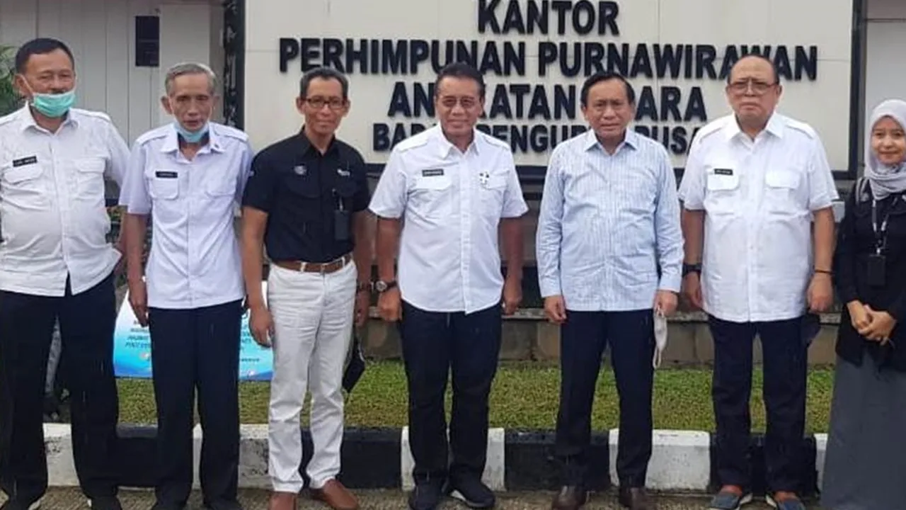 EMTEK Peduli Corona Kembali Beri Bantuan Untuk Perhimpunan Purnawirawan Angkatan Udara