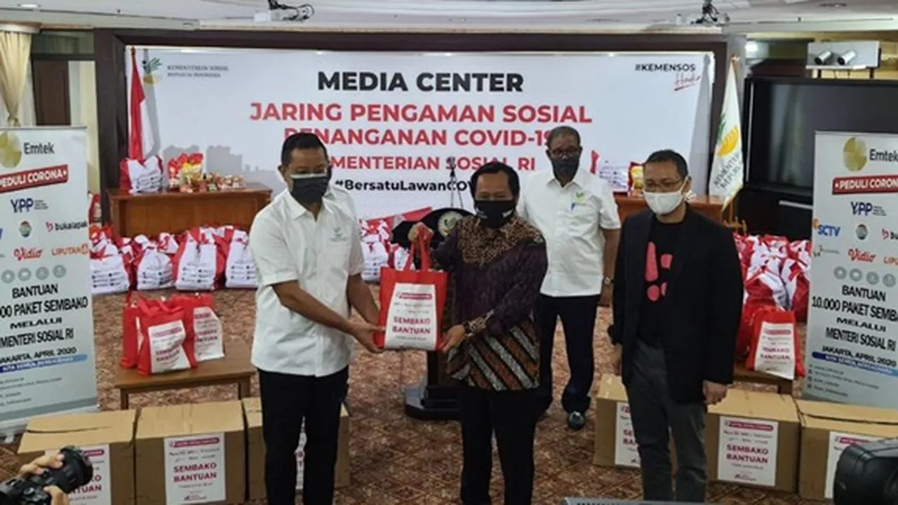 EMTEK Sumbangkan 10 Ribu Paket Sembako Untuk Bantu Masyarakat Terdampak Covid-19 Lewat Kemensos