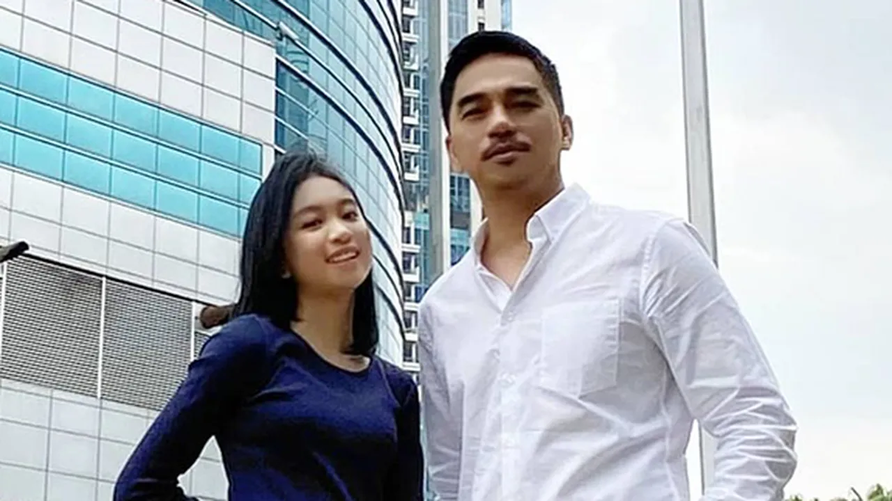 Enda Ungu Berikan Warning Pada Para Cowok yang Berusaha Mendekati Putri Sulungnya Enda Ungu Berikan Warning Pada Para Cowok yang Berusaha Mendekati Putri Sulungnya