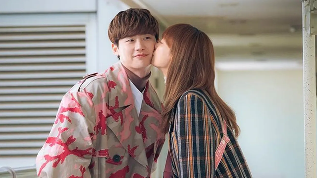 Episode Terakhir Drama Lee Jong Suk 'ROMANCE IS A BONUS BOOK', Rating Melejit