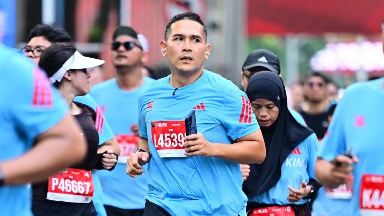 Ery Makmur Tuntaskan Lari 10K di JRF 2026, Catat PB 1 Jam 22 Menit Ery Makmur Tuntaskan Lari 10K di JRF 2026, Catat PB 1 Jam 22 Menit