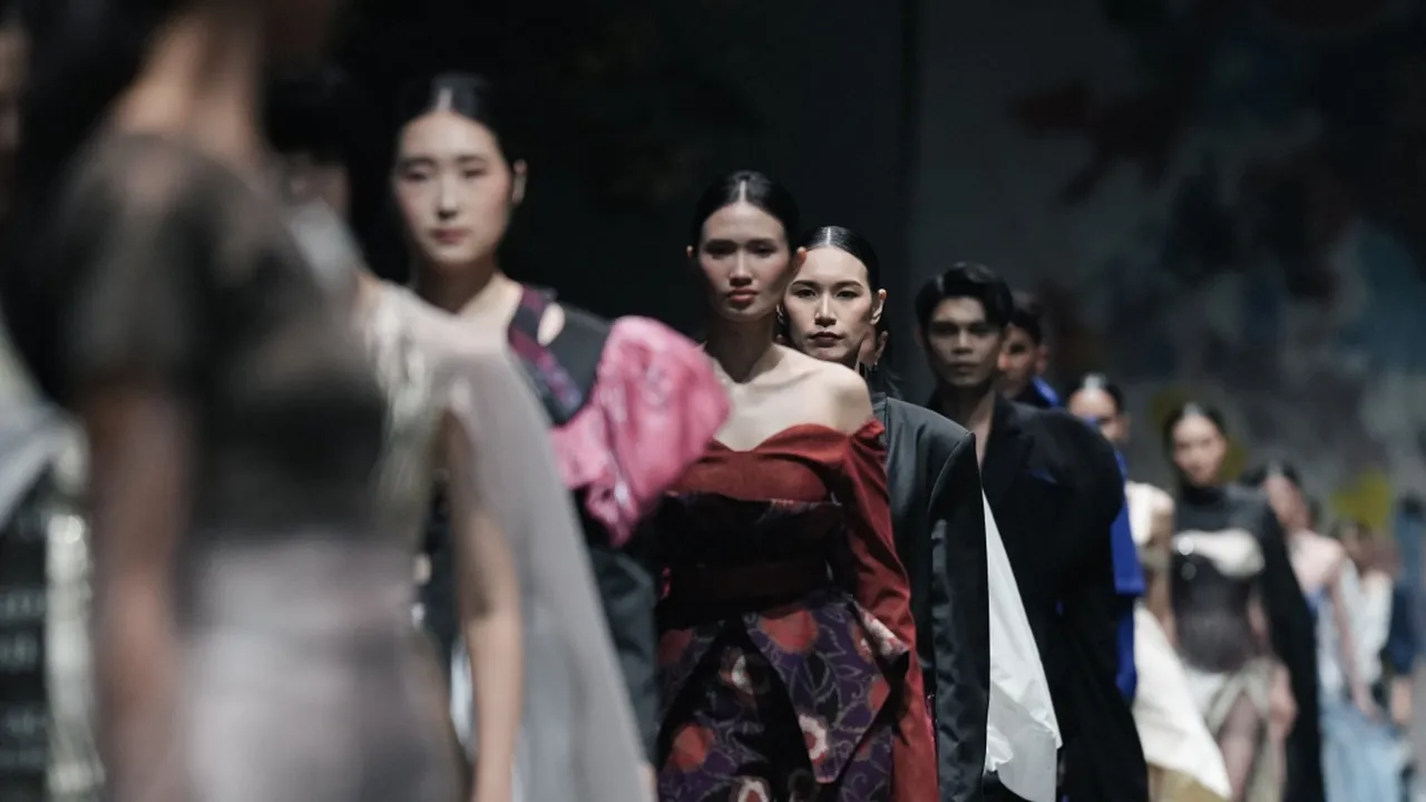 ESMOD Jakarta Neo Designer Showcase Hadirkan Tema Futustik di JF3 2024