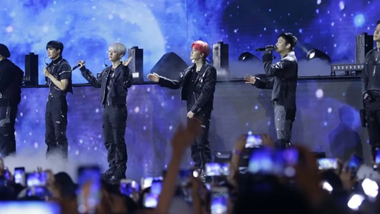EXO Menyapa Penggemar Pakai Bahasa Indonesia di HUT Trans ke-18
