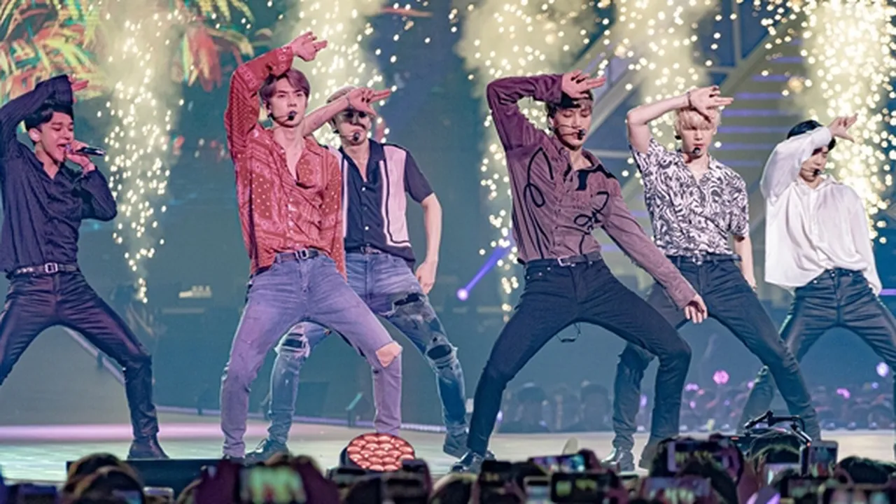 EXO Sapa Fans Indonesia, Baekhyun & Chanyeol Bilang 'Terima Kasih' Jadi 'Terima Cash'