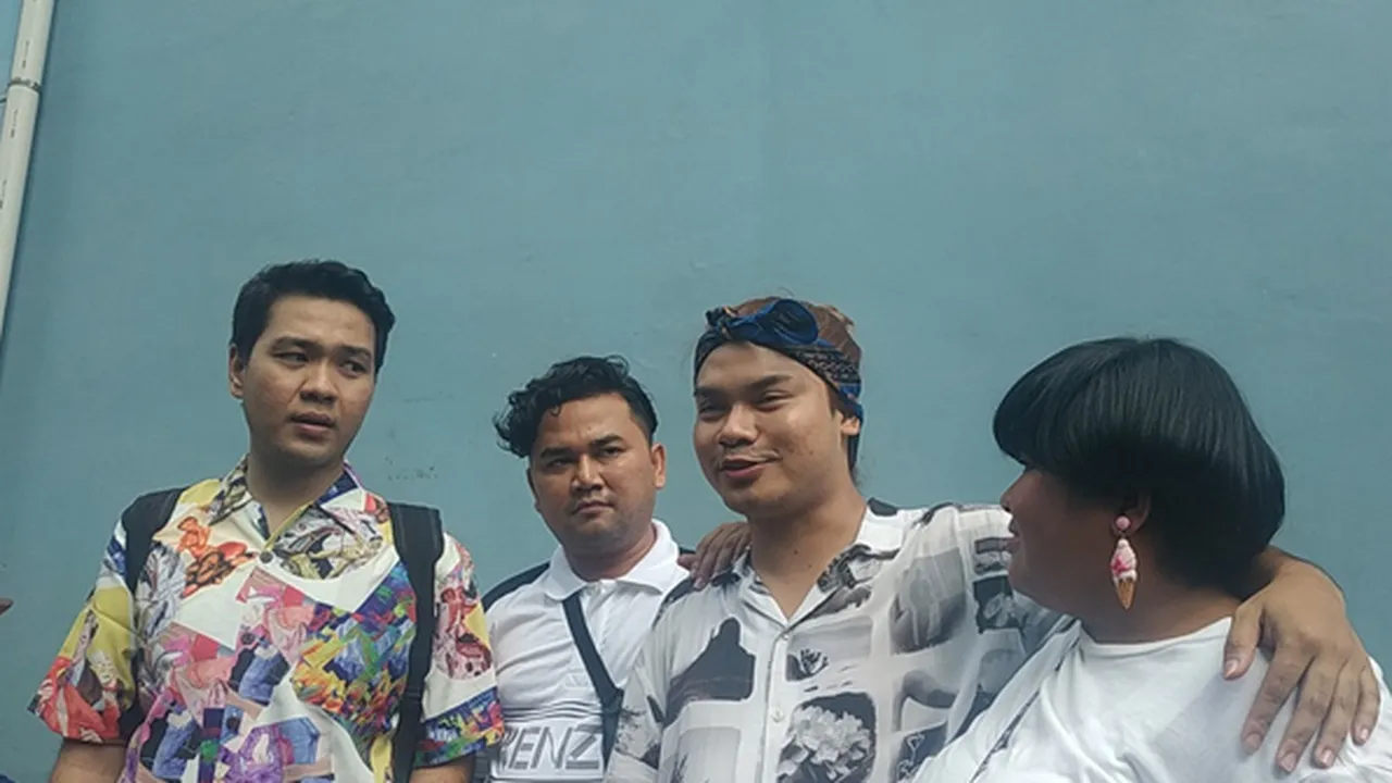 Fahmi Aditya: Mak Vera Larang Kami Berteman dengan Artis Lain