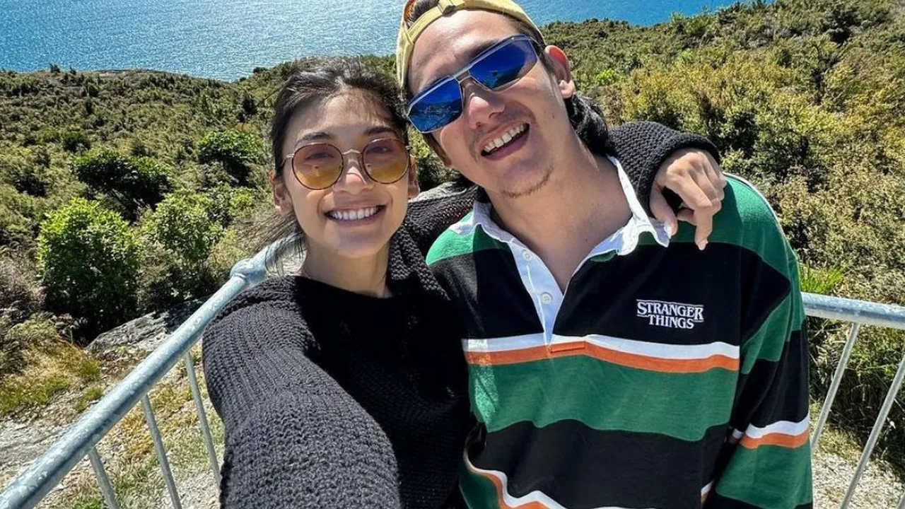 Fakta Unik Adipati Dolken, Ternyata Ngedot Sampai SD dan Pernah Gak Naik Kelas