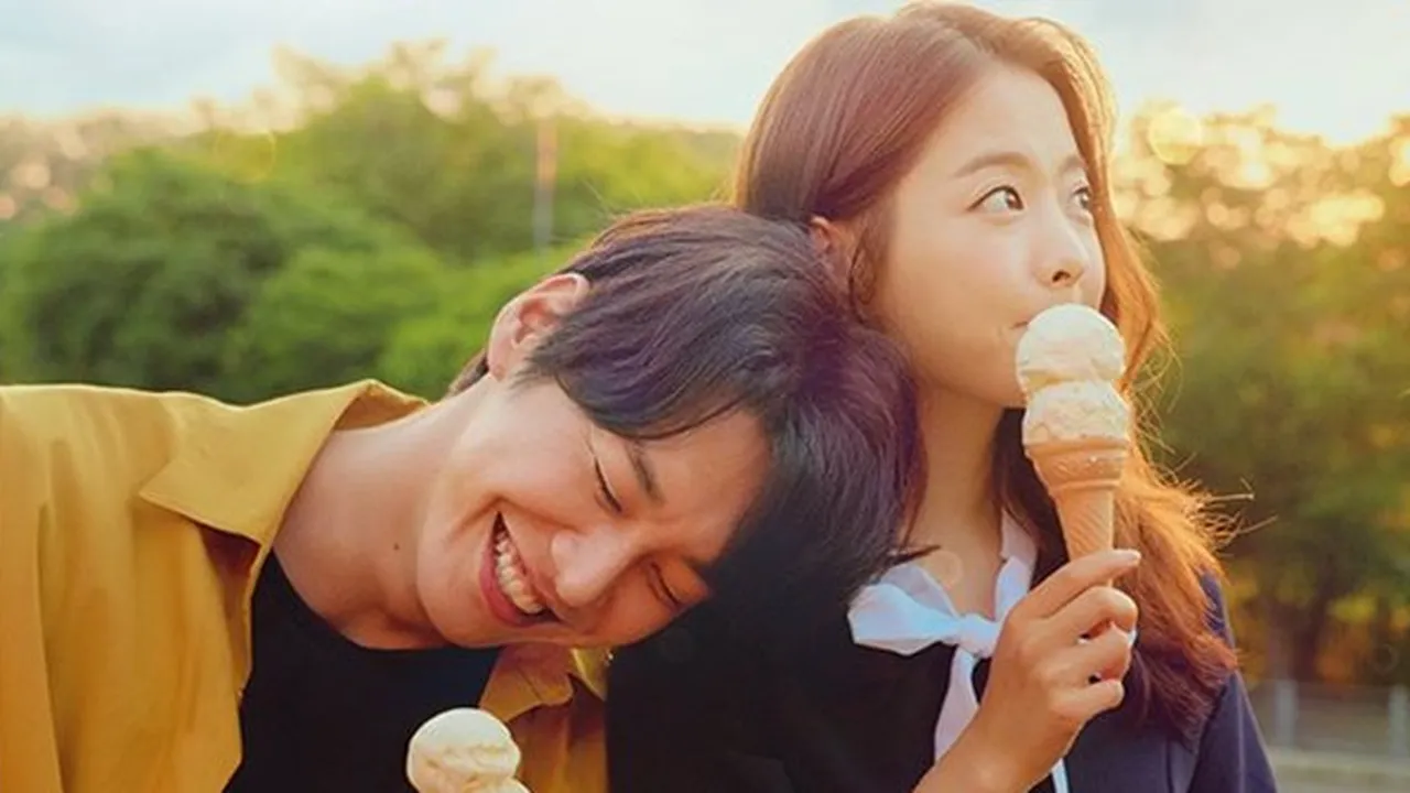 Fakta Unik, Telapak Tangan Kim Young Kwang Sebesar Wajah Park Bo Young