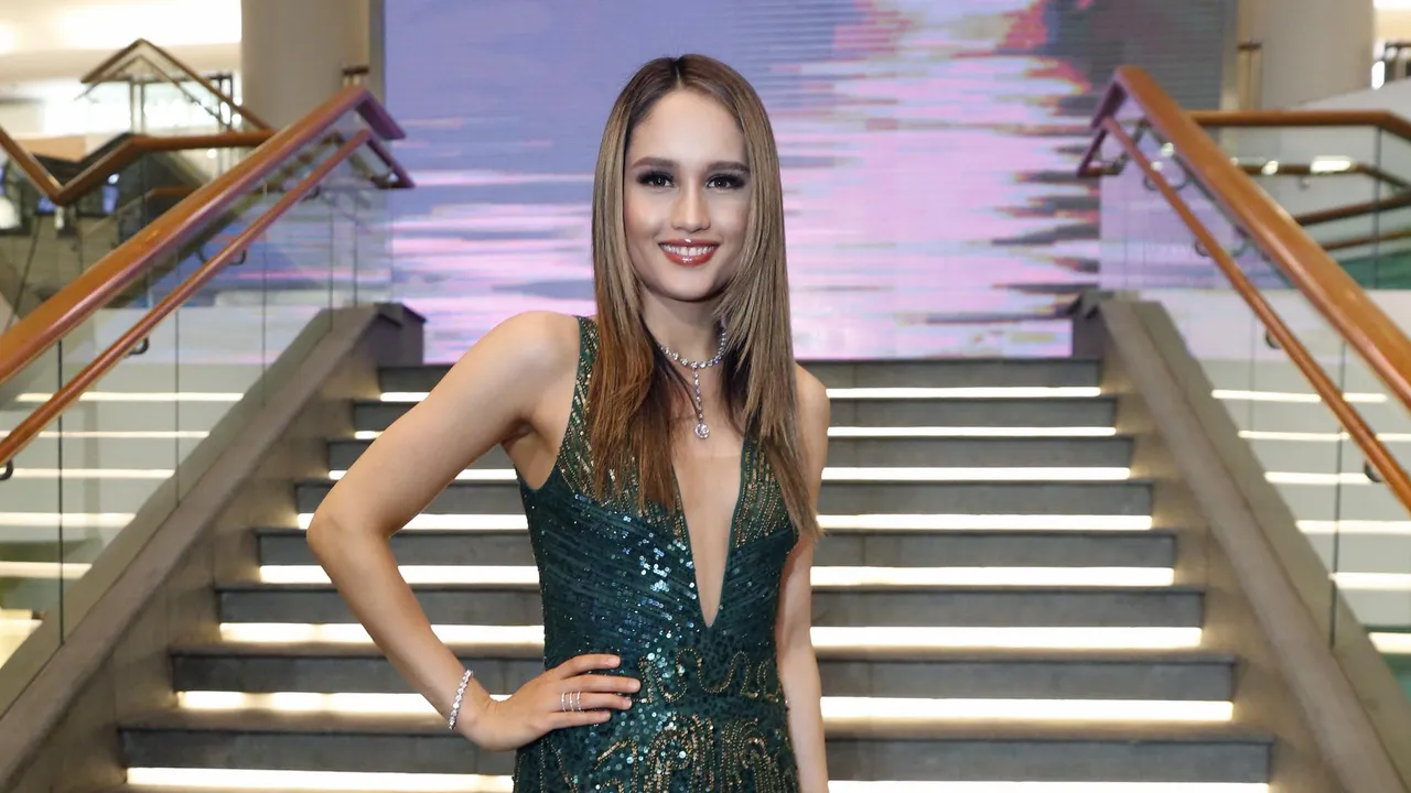 Fans Dukung Cinta Laura Ikut Puteri Indonesia, Herdina Kiehl Jawab Begini Fans Dukung Cinta Laura Ikut Puteri Indonesia, Herdina Kiehl Jawab Begini