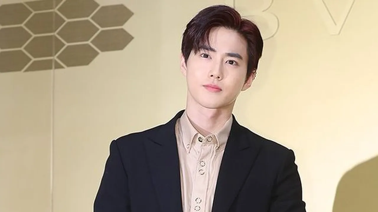 Fans Lempar iPhone 11 ke Atas Panggung Untuk Suho, Begini Reaksinya yang Bikin Heboh