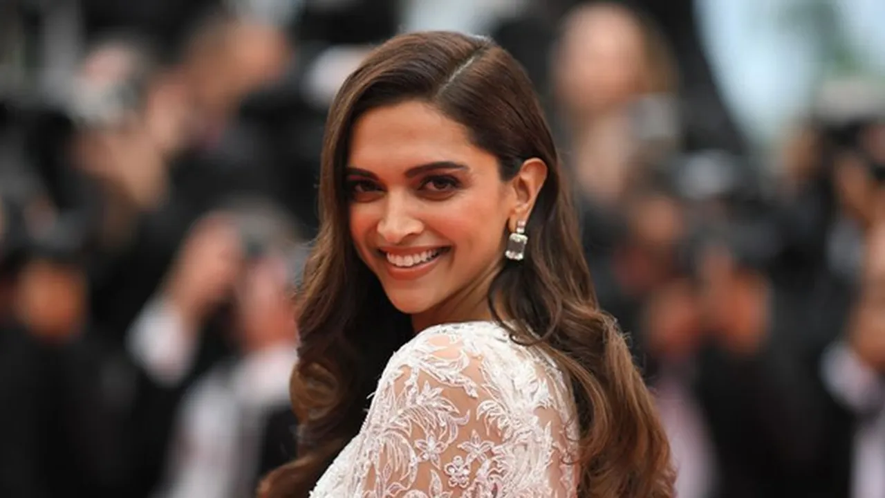 Fans Marah Karena Ia Kalah Dari Alia Bhatt, Deepika Padukone Minta Maaf