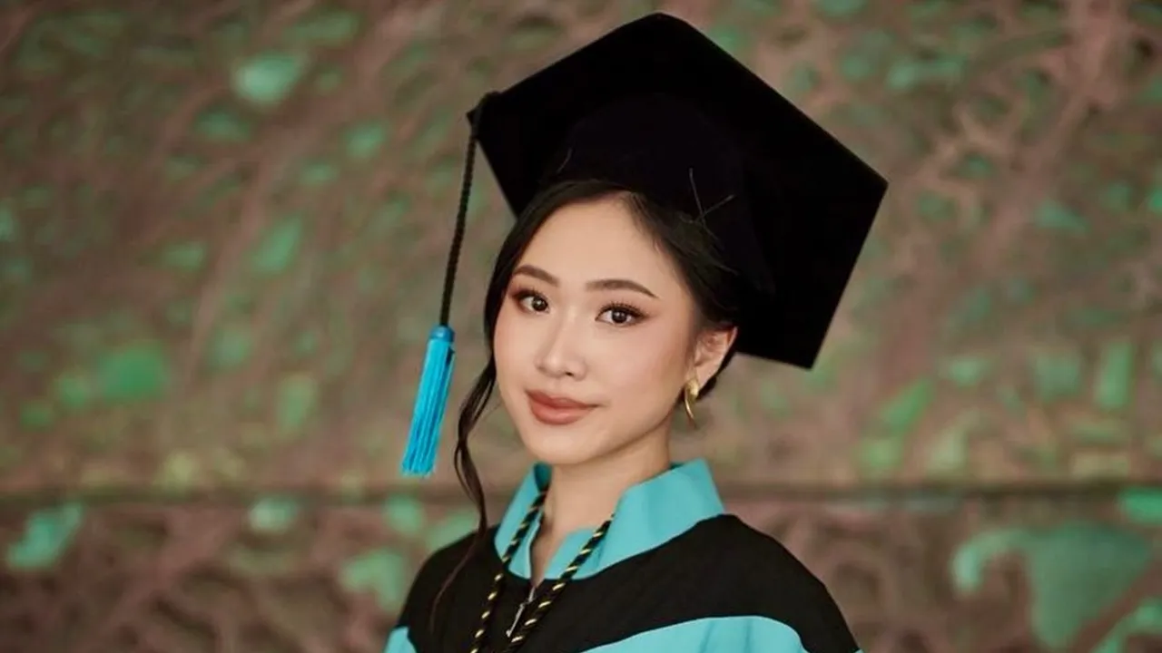 Femmy Permatasari Bangga Anak Wisuda Kuliah, Brigita Lulus Matematika Aktuaria