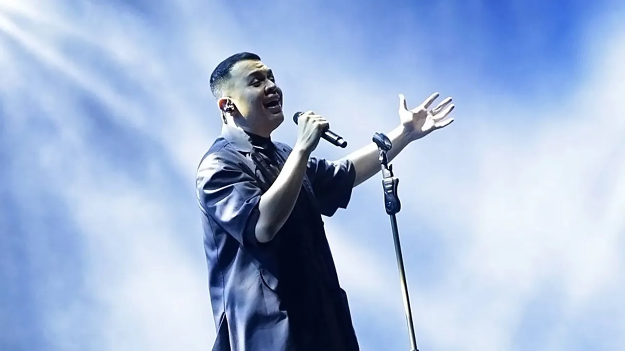 Festival Sewindu Bikin Baper Teman Tulus di Tengah Gerimis Hujan