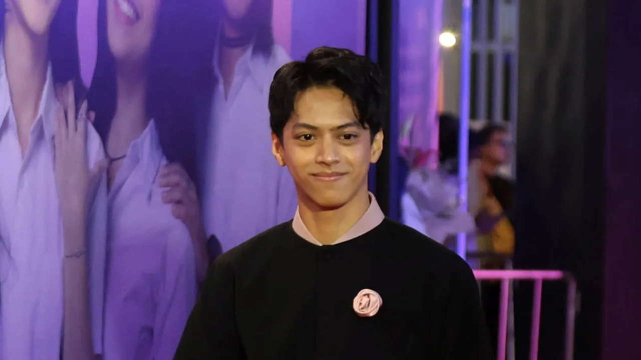 Film 'RANGGA & CINTA' Jadi Hadiah Wisuda untuk El Putra Sarira Film 'RANGGA & CINTA' Jadi Hadiah Wisuda untuk El Putra Sarira