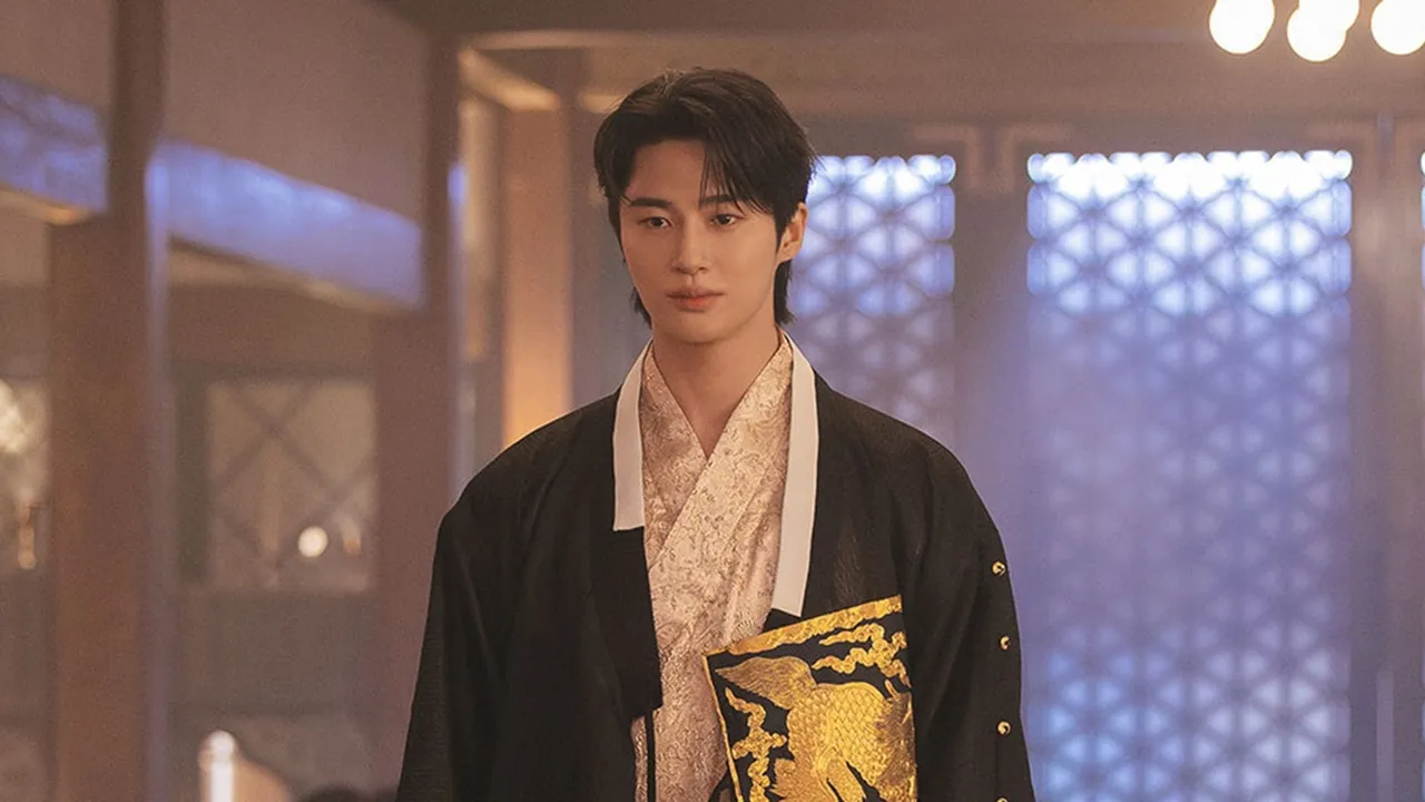 First look Byeon Woo Seok jadi pangeran di drama korea terbaru 'PERFECT CROWN'