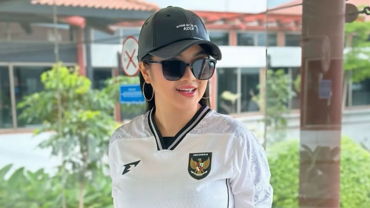 Fitri Carlina Akui Kerap Ditanya Momongan, Sempat Jawab Childfree Fitri Carlina Akui Kerap Ditanya Momongan, Sempat Jawab Childfree