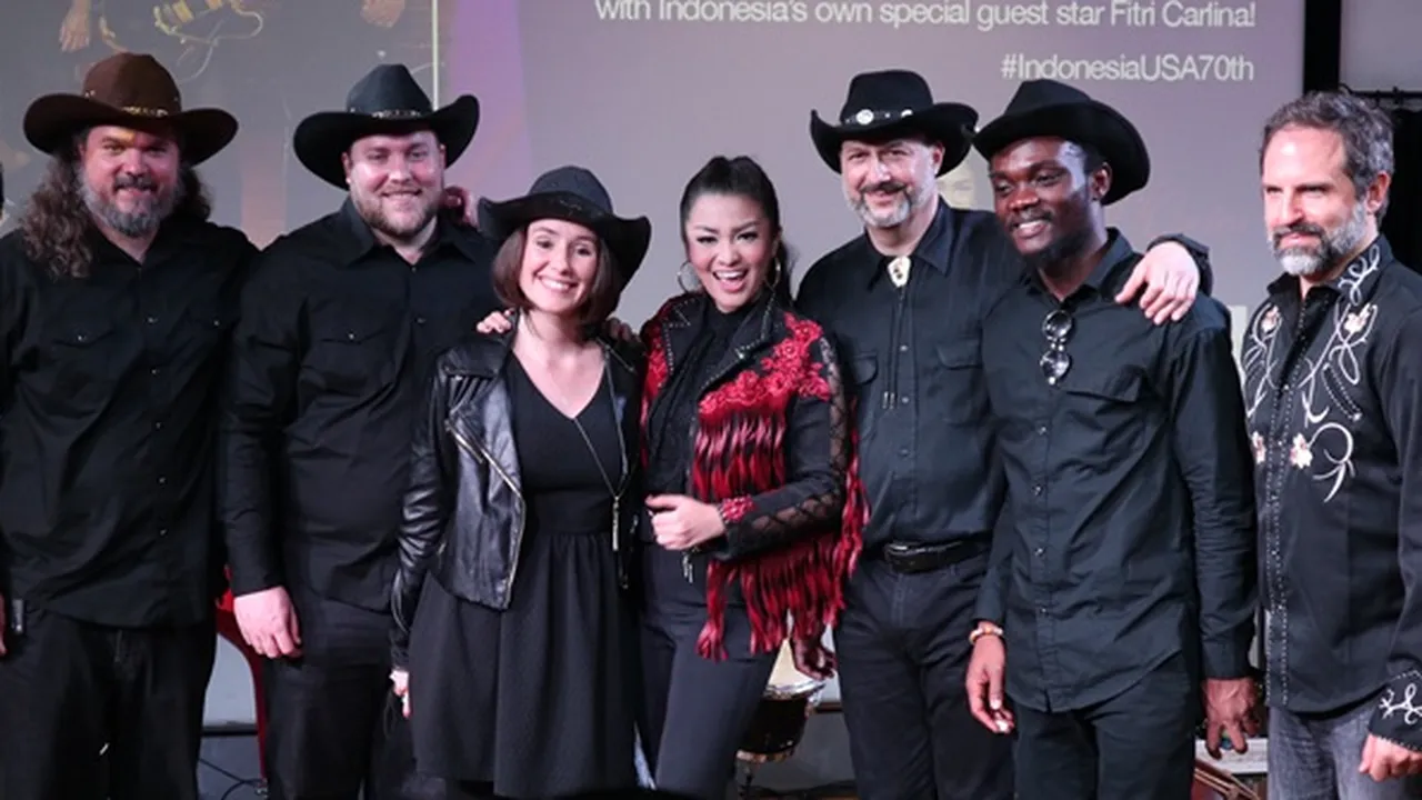 Fitri Carlina Mengaku Bangga Bisa Kolaborasi Bareng Dangdut Cowboys