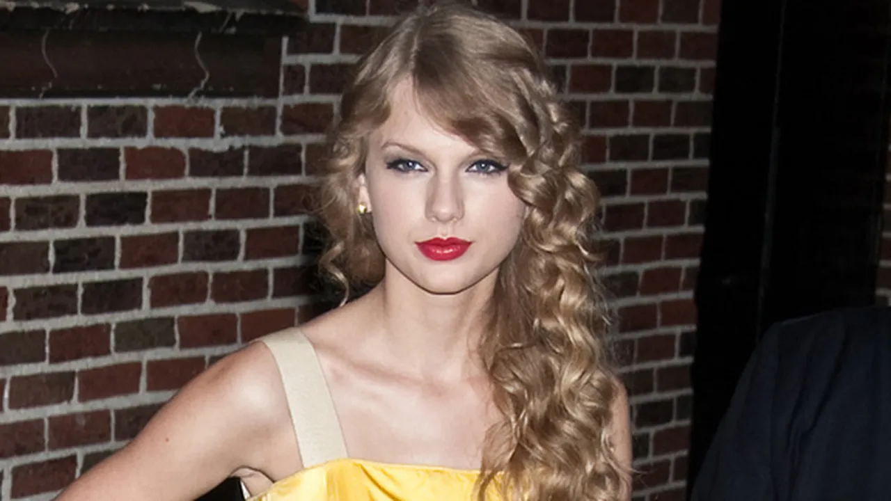 Foto Ala Ibu-Anak Super Silly Taylor Swift Dan Sahabatnya