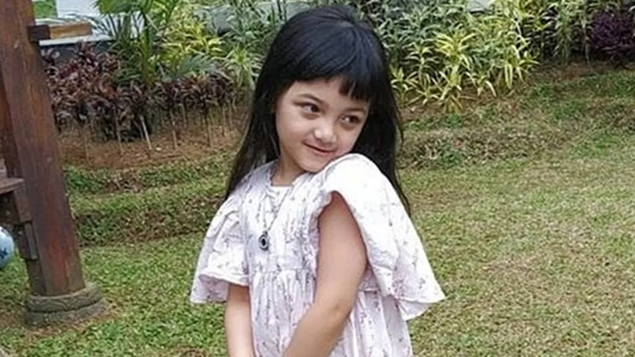 Foto Arsy Hermansyah Bangun Tidur, Terlihat Begitu Cute dan Cantik Meski Rambut Berantakan Foto Arsy Hermansyah Bangun Tidur, Terlihat Begitu Cute dan Cantik Meski Rambut Berantakan