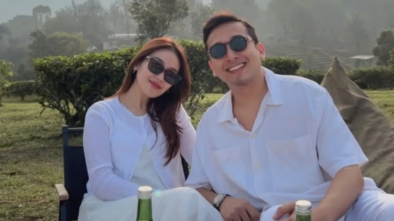 Foto Ayu Ting Ting Bareng Orang Tua Kevin Gusnadi, Disorot Mirip Ibunda