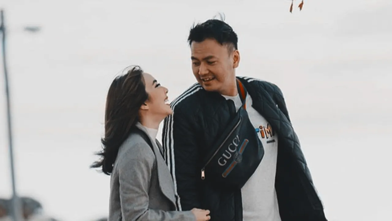 Foto Bareng Burung, Gisel dan Wijaya Saputra Ketiban Sial
