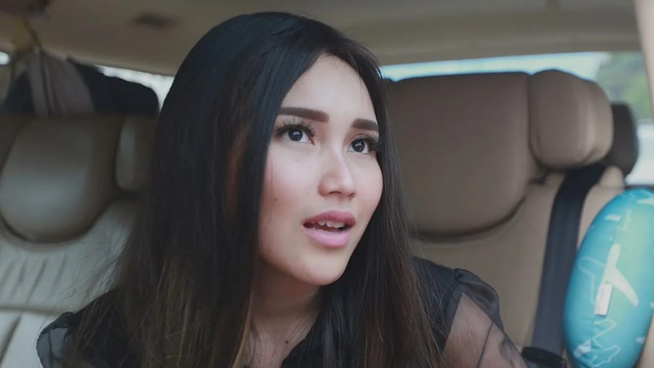 Foto Berbikini Ramai Dihujat Netizen, Ayu Ting Ting: Saya Batuk Aja Salah